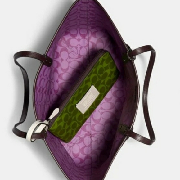 Reversible Coach Tote & Green Wallet - Picture 6 of 8